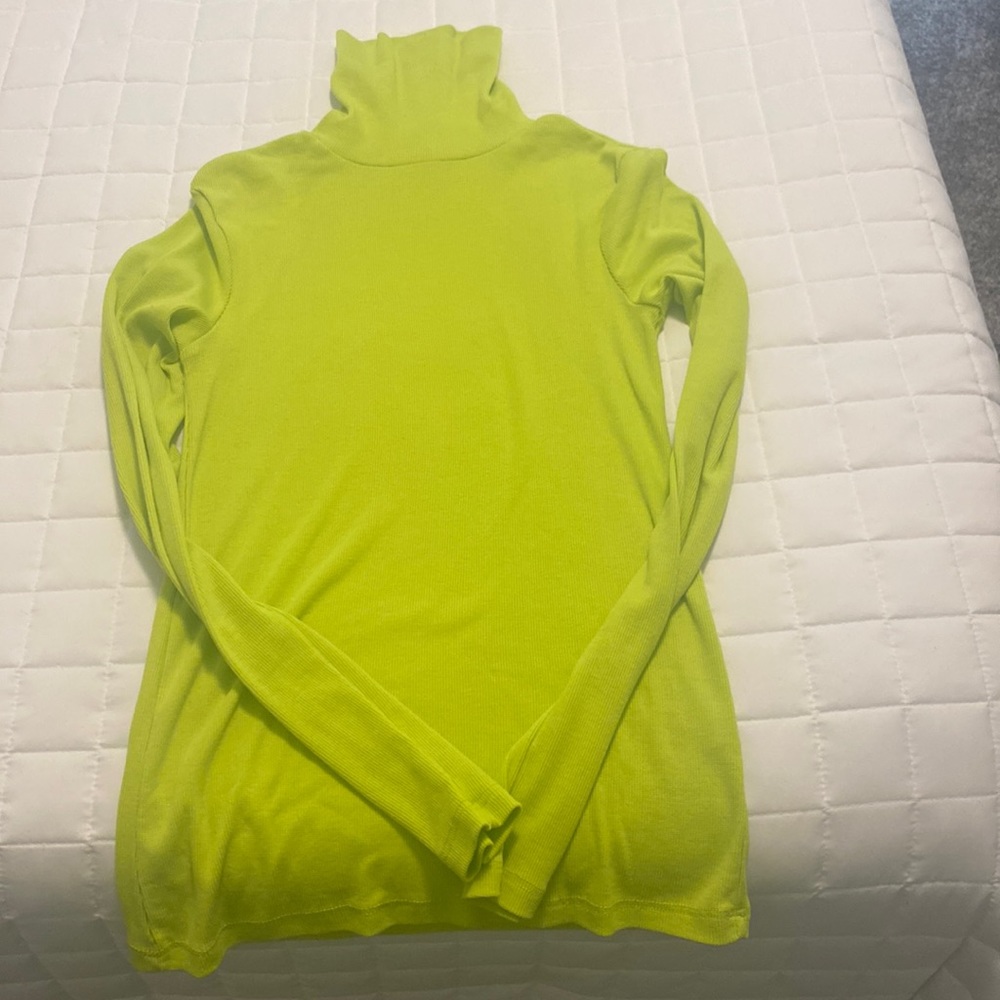 Neon green ribbed turtleneck. B.P. Size SM